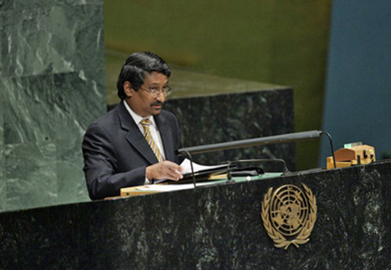 Ahmed Khaleel from the Maldives Islands speaks at the United Nations 2009