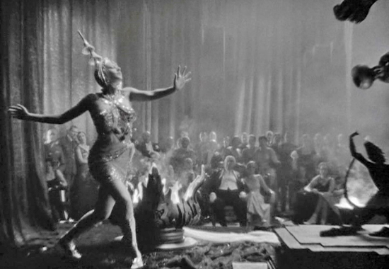 Greta Garbo is Mata Hari (1931)