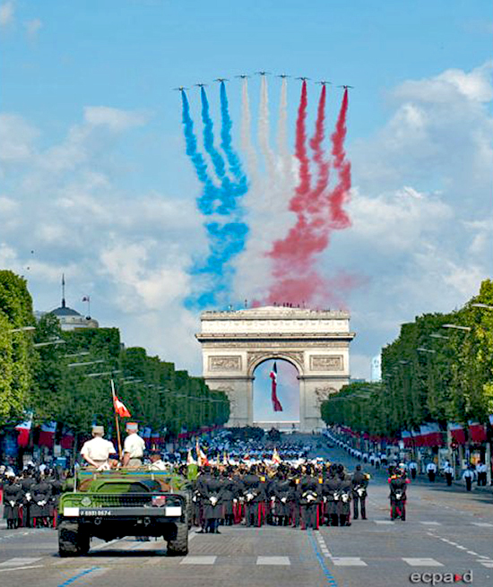 Parade July 14, 2011, Paris: The Patrouille of the French Air Force